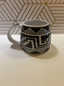 Kaffeetasse/Tasse 3" Die Schatztruhe Vintage #7 Geometrisches Aztekenmuster Schwarz/Weiß - Bild 1 von 5