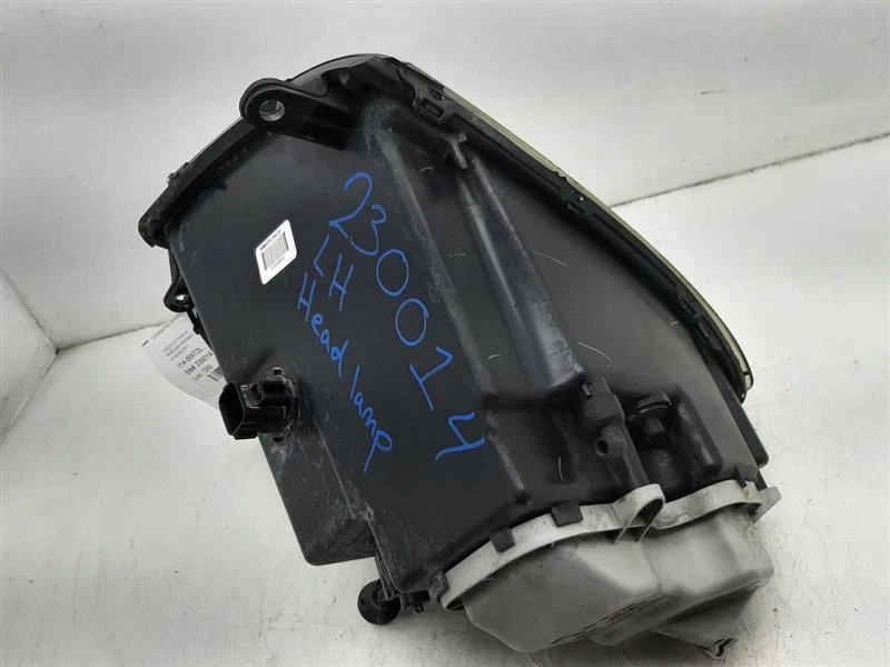 Driver Left Headlight Xenon HID Opt T4F 05-11 CADILLAC STS 20836119 - Image 1 of 4