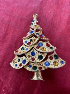 JJ Signed VTG Christmas Tree Brooch Pin Gold Tone Rhinestones Costume Jewelry - Picture 1 of 8
