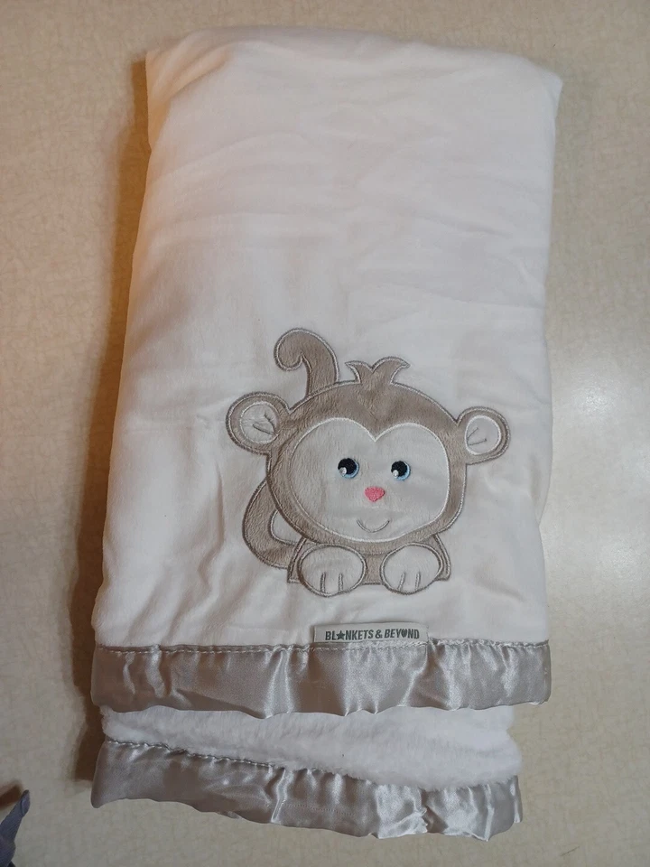 Blankets & Beyond Manta Bebé Polar Mono Blanco Foto 1 de 4