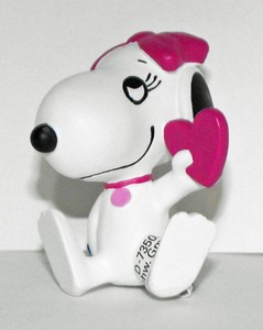 Snoopy's Sister Belle Holding Heart Plastic 2inch Peanuts Miniature Figure 22030