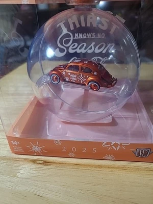Рождественское украшение M2 2025 Coca-Cola CHASE 1953 Volkswagen Beetle  - Изображение 1 из 4