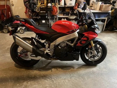 Aprilia Tuono V4 2024  Foto 1 de 4