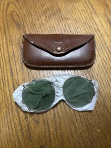 Vintage Clip-On Brille Vinyl Vintage Etui "MO" Symbol auf Etui silber graviert - Bild 1 von 9