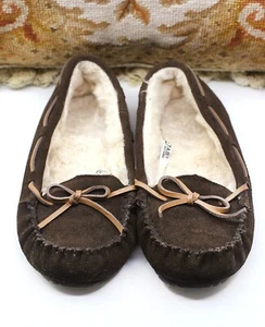 SOX-TAB BROWN SUEDE SLIPPERS MOCCASINS FAUX SHEARLING AND LEATHER TIES SZ 6 - Picture 1 of 9