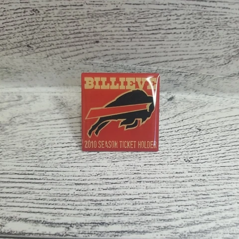 Buffalo Bills 2010 Season Ticket Holder Pin Brand New Football NFL Red Billieve Cover