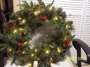 Christmas Pre-Lit 24" Wreath With 25 Warm White LED Lights New - Picture 1 of 1