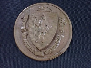 MASSACHUSETTS STAATSSIEGEL MESSING SCHILD SCHILD EMBLEM 1950ER JAHRE VINTAGE - Bild 1 von 4