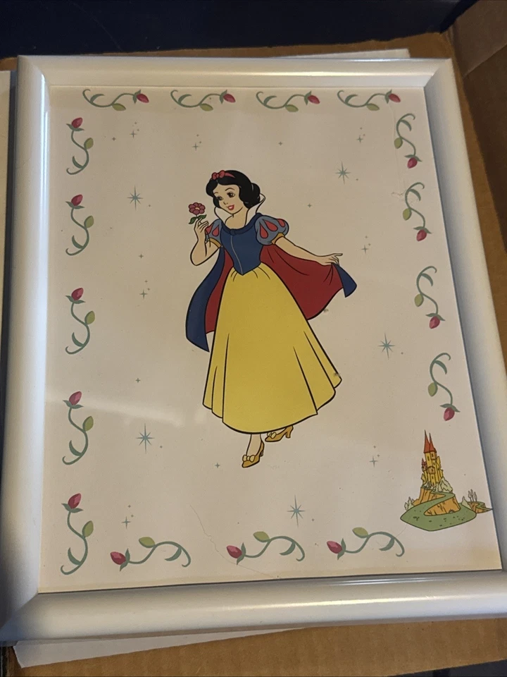 Marco de plástico blanco roto Blancanieves de Disney Foto 1 de 1