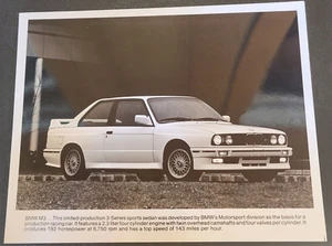 Modelo BMW M3 concesionario información multimedia foto de prensa blanco y negro - Imagen 1 de 2