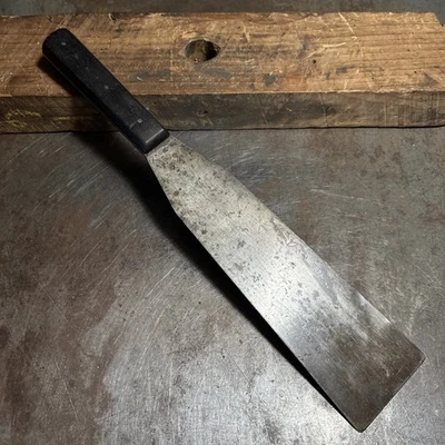 Antigua aleta o espátula para cocinas y cocina primitiva  Foto 1 de 4