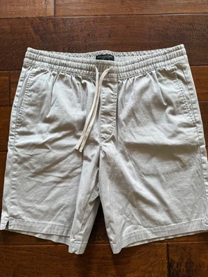 Pantalones cortos fáciles Banana Republic para hombre, grandes con elástico, caqui claro, entrepierna de 9” Foto 1 de 4