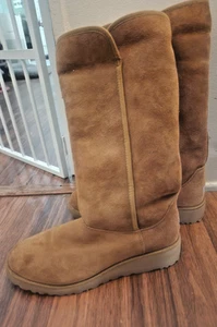 Botas altas UGG Australia Abree II para mujer Bruno marrón piel de oveja gamuza vintage - Imagen 1 de 9