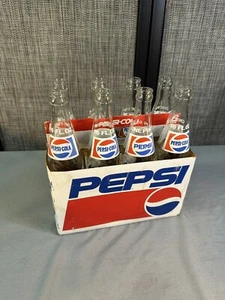 Paquete de 8 botellas vintage de una pinta de 16 oz de Pepsi Cola en portacartones - Imagen 1 de 12