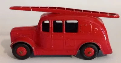 Dinky Toys Streamined Fire Engine 25h 250 c.1950's - Image 1 of 4