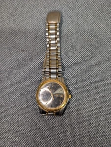 Reloj Seiko Cuarzo Dos Tonos Visualización Fecha Acero Inoxidable Oro Plata Pulsera - Imagen 1 de 4