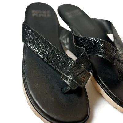 Sandália flip flop Donald J Pilner HADDIE couro envernizado preto tamanho 9 Pd $138 em excelente estado usado - Imagem 1 de 4