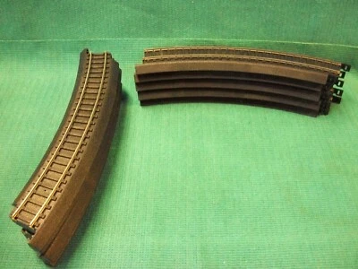 LIFE-LIKE 10" RADIUS CURVE TRACK 583157 HO SCALE ( X 10 ) - Image 1 of 4