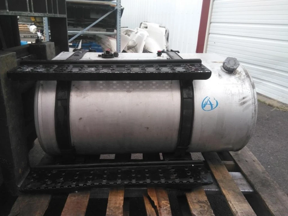 INTERNATIONAL 4300 2002-2009 FUEL TANK 3850779 Foto 1 de 4