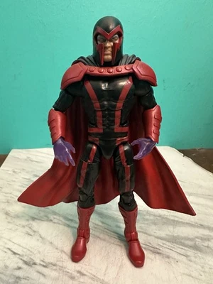 Boneco de ação Marvel Legends Magneto 6” Baf Brotherhood Apocalypse Wave - Imagem 1 de 2
