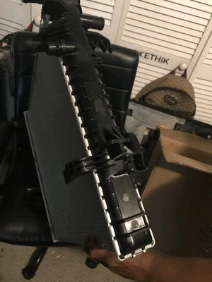 Radiador de refrigeración del motor principal OEM JAGUAR XJ X351 10-19 XF C2D38735  Foto 1 de 4