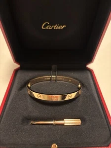 Cartier Love Armreif Gr. 18 Roségold gekauft Mai 24 - Bild 1 von 4