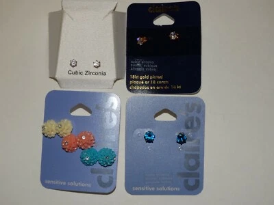 Pendientes Claire's - Estrás y Flores en Blanco, Azul, Rosa 5 juegos + 1 Extra Foto 1 de 4