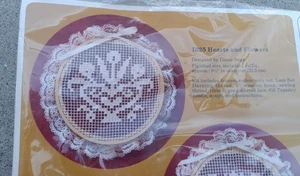The Creative Circle Herzen und Blumen Handarbeit Stickpackung #1325  - Bild 1 von 2