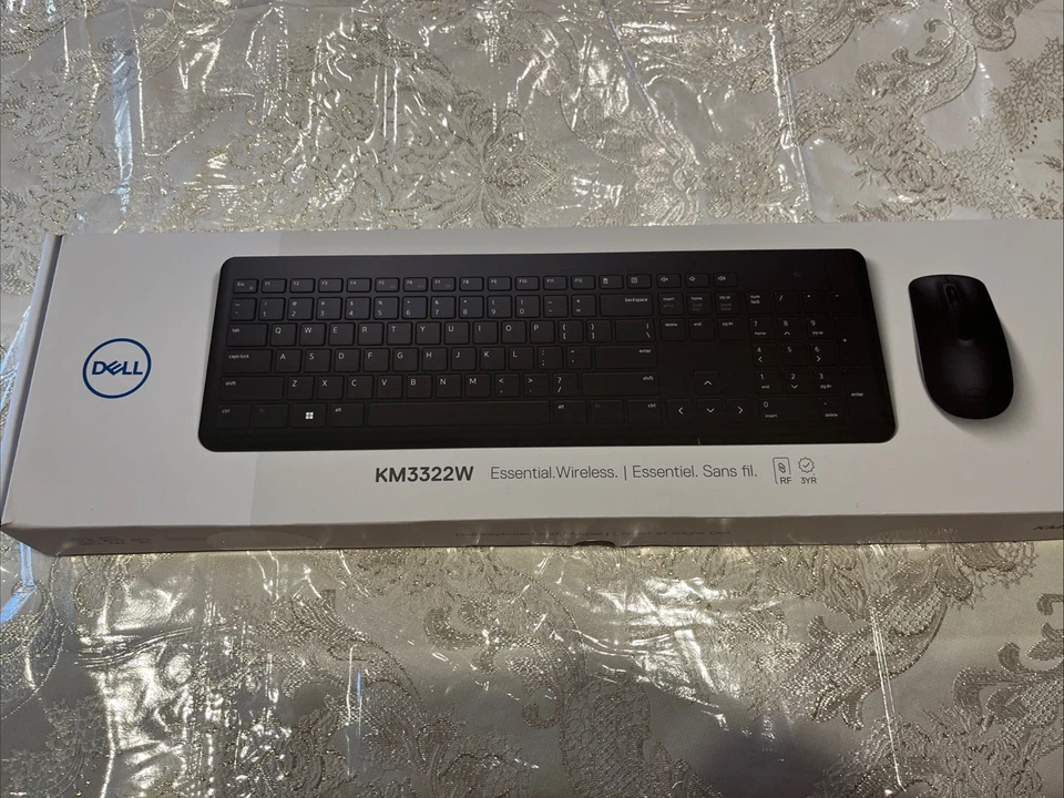 NEW Dell Wireless Keyboard and Mouse KM3322W - Image 1 of 4