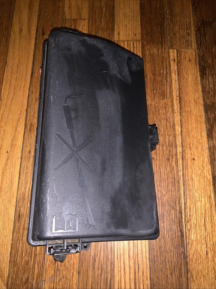 2013 Chevrolet Cruze Fuse Box Relay Control Unit 95216200_02 - Image 1 of 4