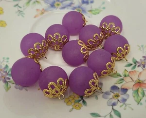 11 pcs VTG Purple Round Frosted Acrylic Craft Beads w/ Gold Metal Filigree Caps - Picture 1 of 3