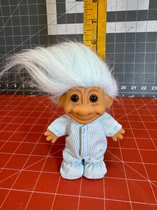 Muñeca Russ Troll con Pegatina Original Pijama Azul Una Pieza Vintage 5" Juguete 18325 - Imagen 1 de 6