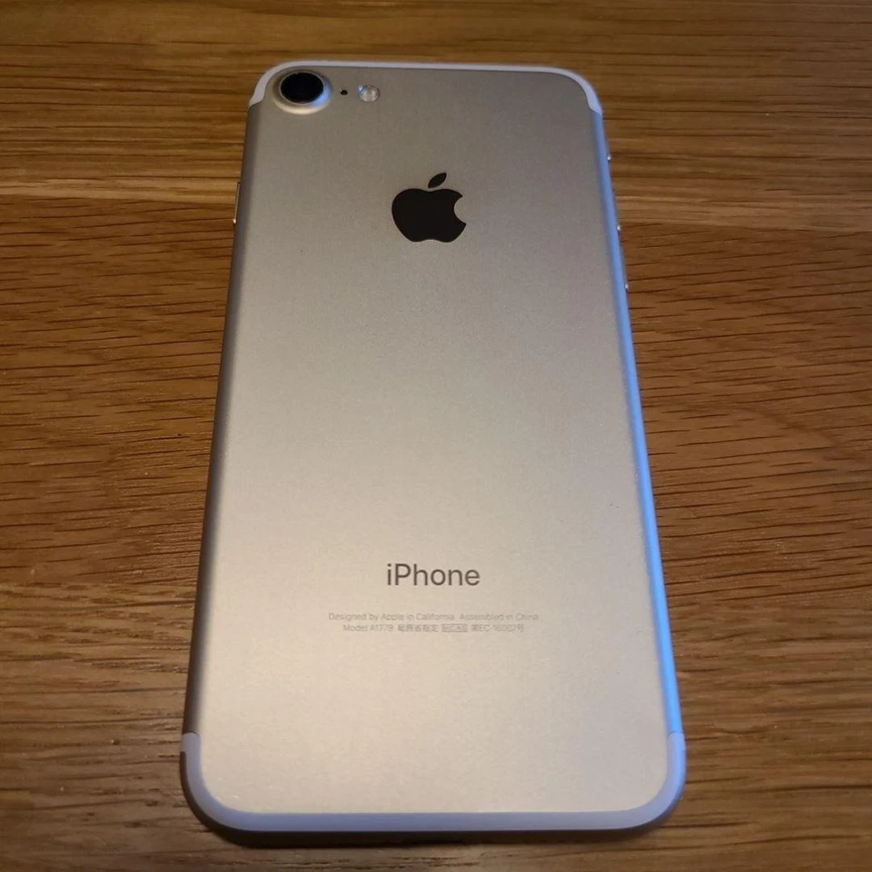 Apple iPhone 7 Unlocked Various Colors 32GB 128GB 256GB Smartphone Used  - Image 1 of 1