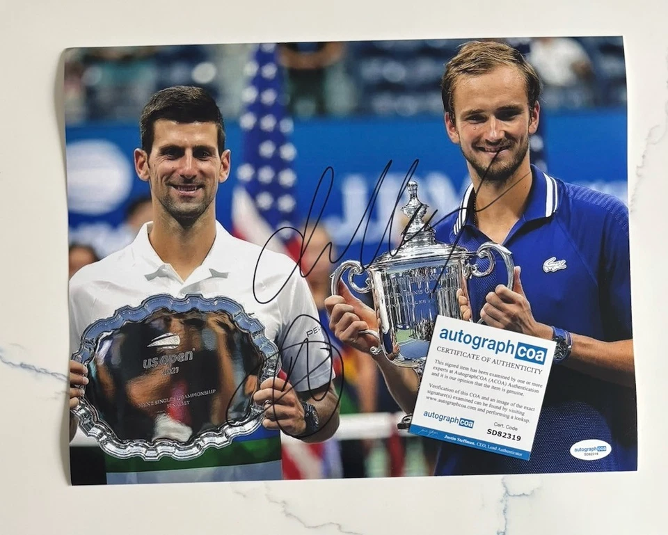 Foto autografiada firmada por Novak Djokovic Daniil Medvedev 11x14 ACOA Foto 1 de 1