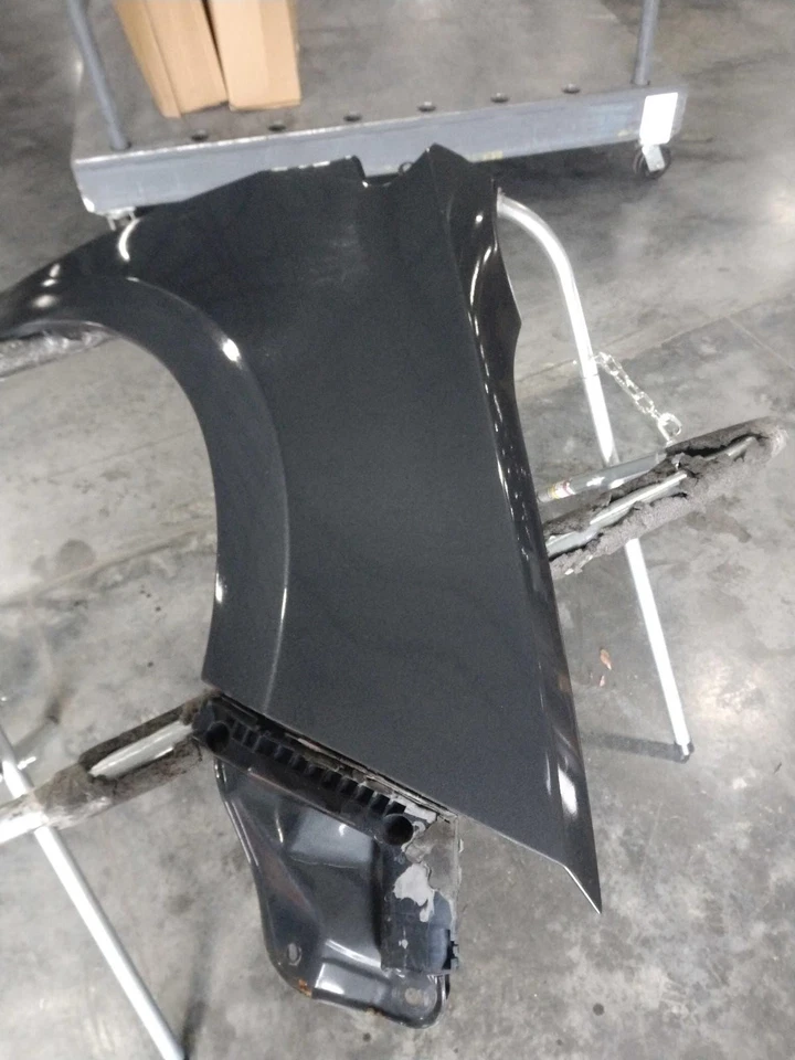 Toyota Corolla 2016 guardabarros delantero derecho azul 36721 usado 84 k millas Foto 1 de 4