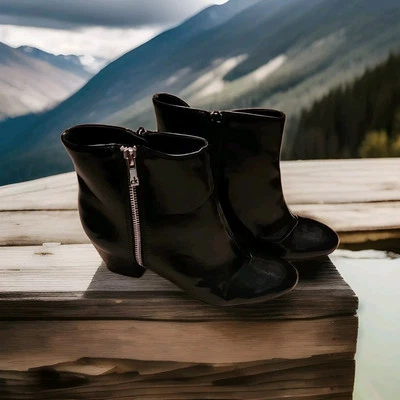 CALVIN KLEIN KAREN BLACK PATENT LEATHER ZIPPER ANKLE BOOTS SIZE 9 - Image 1 of 4