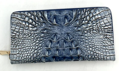 Brahmin Skyler Melbourne 蓝色鳄鱼纹压花皮革旅行钱包全新无标签 — 第 1/3 张图片