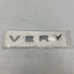 Genuine Land Rover Discovery Sport 15- name plate atlas 'VERY' LR113755 - Picture 1 of 3