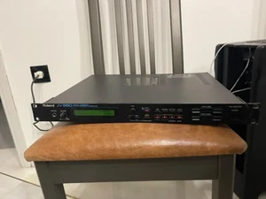 Roland JV-880 90er Synthesizer erweiterbar Rack Mount Midi Soundmodul + PCM Karte - Bild 1 von 5