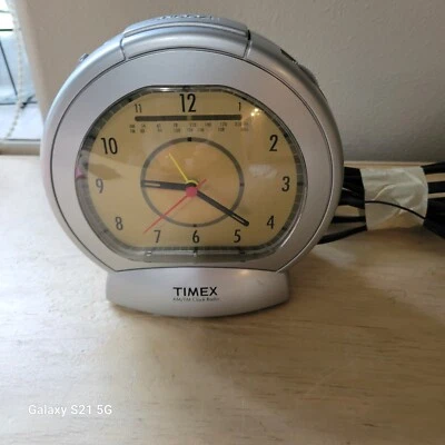 Vintage Timex Electromic Am/Fm Clock Radio T3175 - Image 1 of 4