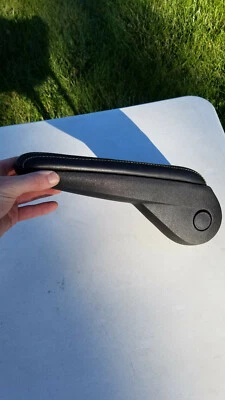 Chrysler Town & Country Dodge Grand Caravan 2011-2020 reposabrazos de pasajero negro Foto 1 de 4