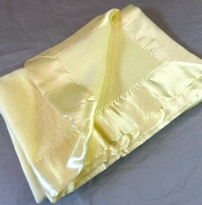 Vintage Yellow Crib Acrylic Blanket Satin Trim 35"×50" 3.5" Satin Binding NOS - Picture 1 of 8