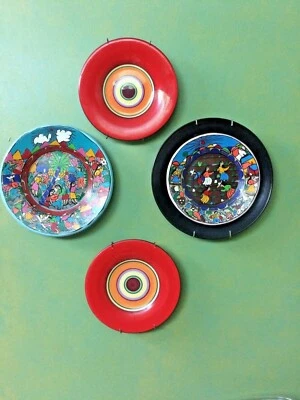 Lote de 4 Platos Decorativos, 2 Platos de Arte Popular, 2 Platos Modernos Foto 1 de 4