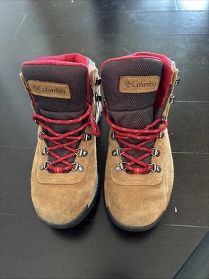 Women’s 7.5 Columbia Hiking Boots - Image 1 of 4