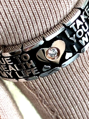 ВЕЧНЫЙ ОБЕТ SS КОЛЬЦО С БРИЛЛИАНТОМ И 14K ЗОЛОТО СЕРДЦЕ ВСТАВКИ, РАЗМЕР 6,75 (M4832-52) - Изображение 1 из 4