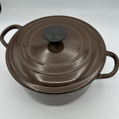 Vintage Le Creuset (C) Cast Iron Enamel 20cm Round Chestnut Brown Cassarole - Image 1 of 4