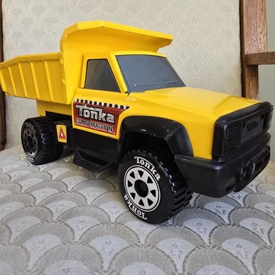 Camión de construcción de metal Hasbro Tonka 2012 plataforma de volteo móvil 92202 92207 Funrise Foto 1 de 4