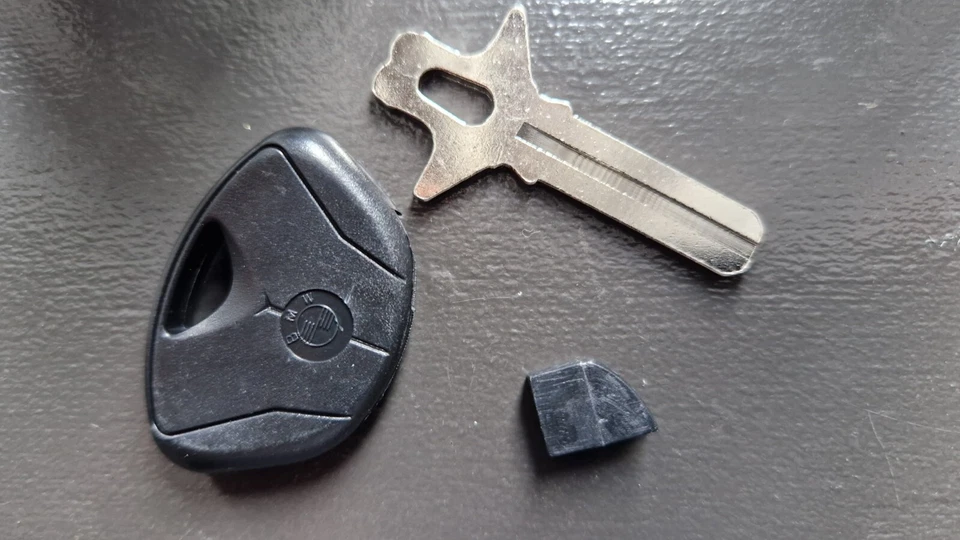 BLACK BMW PANNIERS 650 F800 K1200 K1300 K1600 R1200 650 TRANSPONDER KEY BLANK - Image 1 of 1