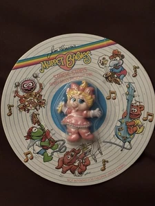 Vintage Miss Piggy Muppet Babys Pin 1988 Stage Stars Baby Avon Jim Henson Neu - Bild 1 von 3