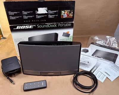 BOSE SoundDock Portable Digital Music Speaker System Power Adapter & Remote  - Image 1 of 4
